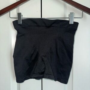 Gloria Vanderbilt Lightweight Stretch Biker Shorts Black M